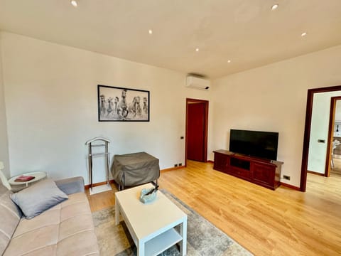 Como Lake 2BD near the station Apartment in Como