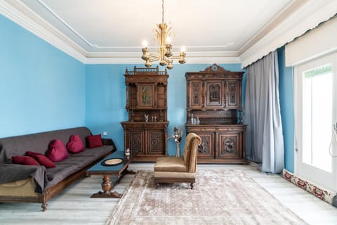 Living room, Seating area