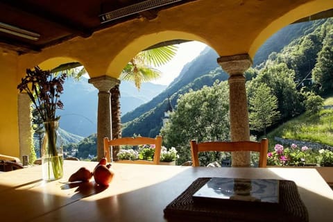 Dining area, Mountain view