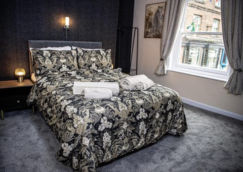 Bedroom, towels