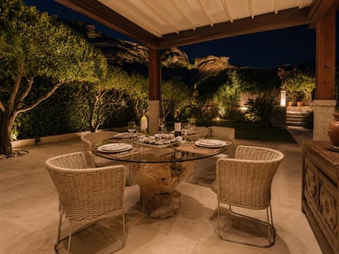 Patio, Night, Dining area