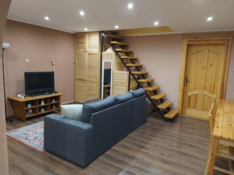 Communal lounge/ TV room, TV and multimedia, Living room, Seating area