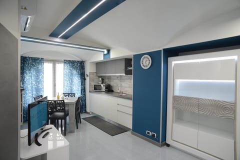 Kitchen or kitchenette, Living room, Dining area, air conditioner