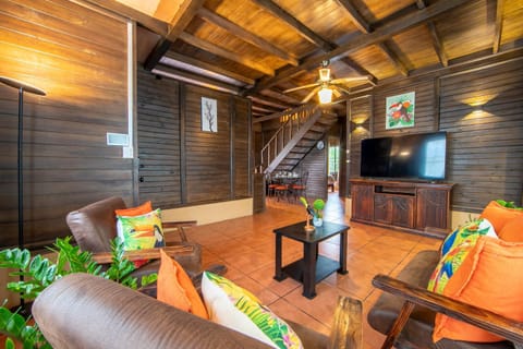 Communal lounge/ TV room, TV and multimedia, Living room, Seating area, Evening entertainment