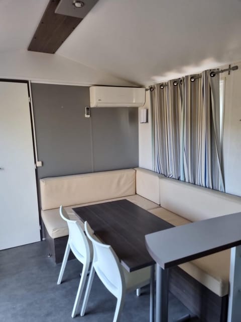 Bungalow 4 personnes sur sur propriété privée au calme à 10 mn des plages de Sainte Maxime Campground/
RV Resort in Sainte-Maxime