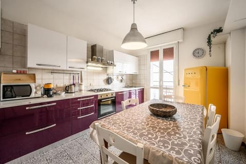 Kitchen or kitchenette, Dining area, dishwasher, oven, stove