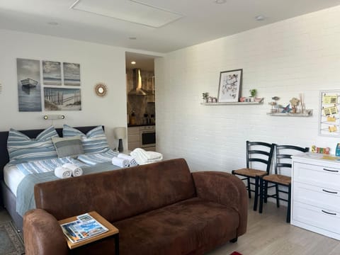 Bed, Living room, Photo of the whole room, Bedroom