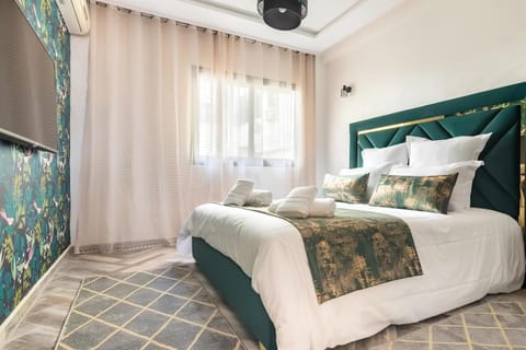 Photo of the whole room, Bedroom