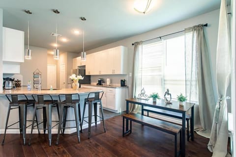 4BR 2,5BA Holiday Home in the Heart of Cowboy Nation House in Arlington