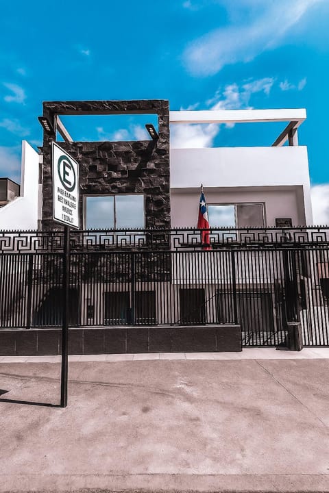 Facade/entrance