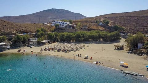Day, People, Natural landscape, Bird's eye view, Beach, Mountain view, Sea view