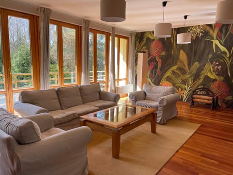 Living room, Seating area