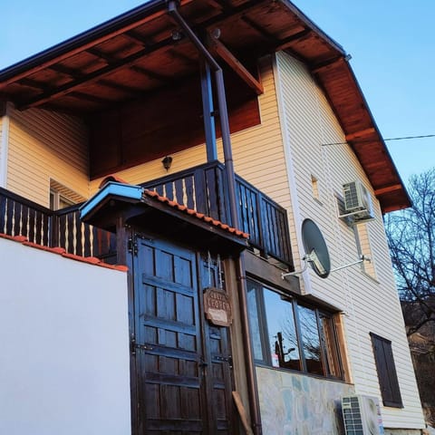 Property building, View (from property/room), Balcony/Terrace