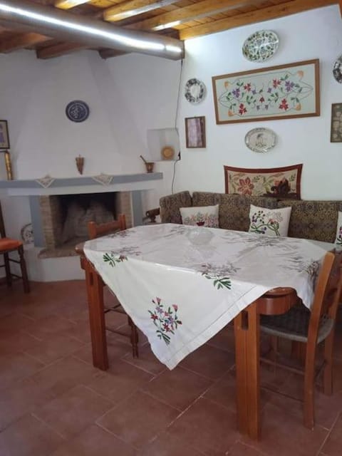 Seating area, Dining area