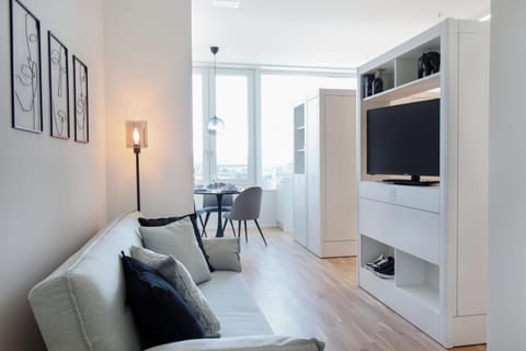 TV and multimedia, Living room, Seating area, Dining area