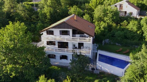 Property building, Natural landscape, Garden, Balcony/Terrace, Balcony/Terrace, Garden view, Pool view, Swimming pool