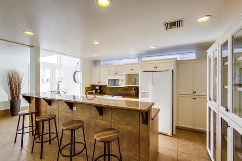 Massive Beach Home with Ocean View & Amazing Rooftop House in Mission Beach