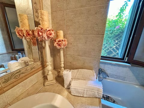 Toilet, Bathroom, Bath, towels