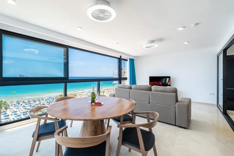 TV and multimedia, Living room, Seating area, Dining area