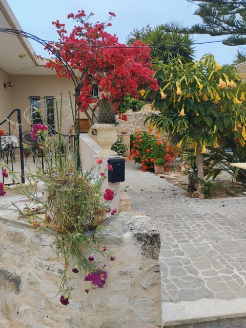 Liza's Place Nature lodge in Crete