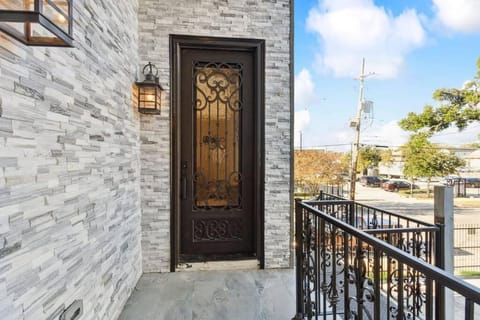 Luxury Villa 5bdrm 5ba Near French Quarter House in New Orleans