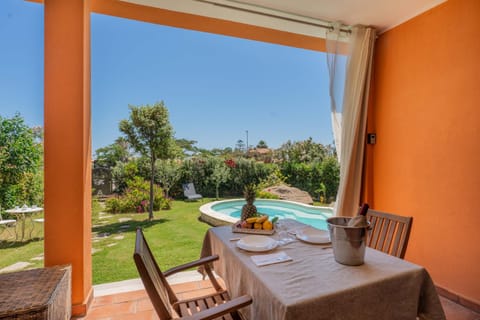 Dining area, Garden view, Pool view