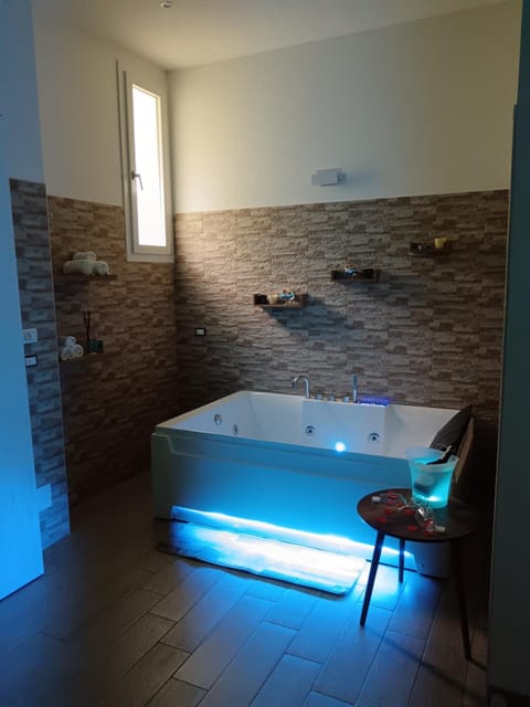 Hot Tub, Hot Tub