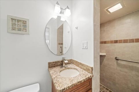 Coastal Chic Home, Walk to Beach House in Cocoa Beach