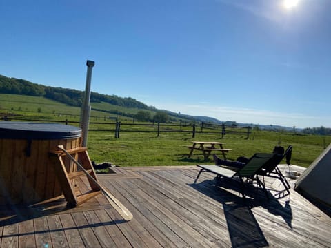 Nuit insolite en Tipi avec bain nordique privatif, petits déjeuners inclus Luxury tent in Vosges