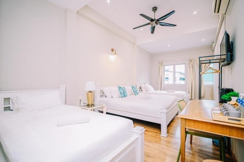 Bed, TV and multimedia, Photo of the whole room, Bedroom, air conditioner