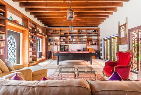 Billiard, Library, Living room, Seating area, Evening entertainment