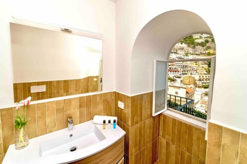 Bathroom, City view
