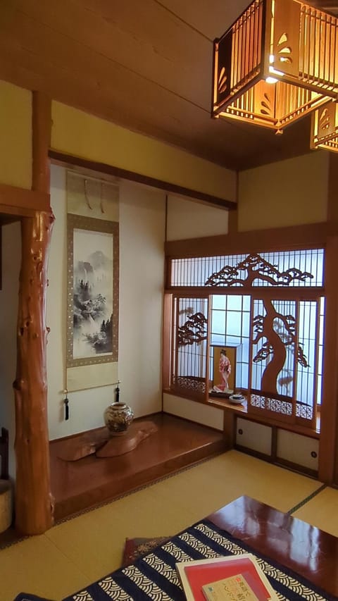 Photo of the whole room, Decorative detail