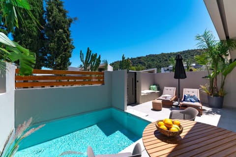Property building, Patio, Spring, Day, Natural landscape, Garden, View (from property/room), Balcony/Terrace, Living room, Seating area, Garden view, Mountain view, Pool view, Swimming pool, sunbed