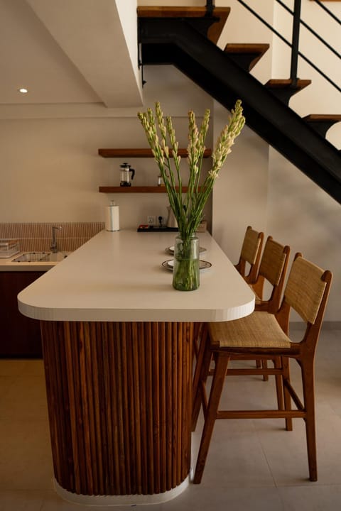 Kitchen or kitchenette, Seating area