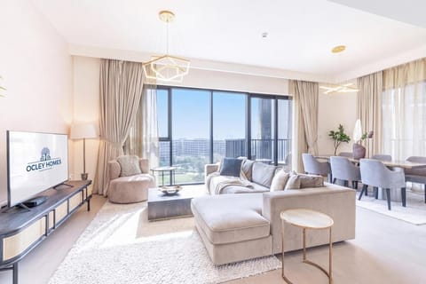 TV and multimedia, Living room, Seating area, Evening entertainment