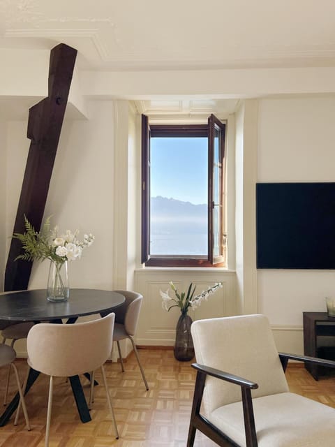 Montreux Riviera Suite Waterfront 3 Bedrooms Private Parking Apartment in Montreux