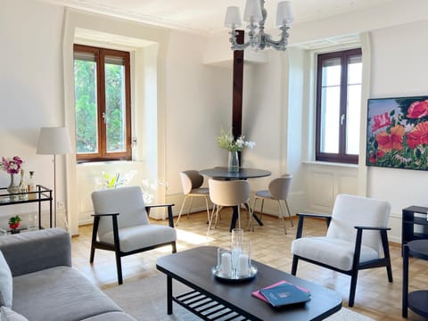 Montreux Riviera Suite Waterfront 3 Bedrooms Private Parking Apartment in Montreux