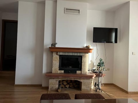 Communal lounge/ TV room, TV and multimedia, Living room, Seating area, Evening entertainment, flat iron