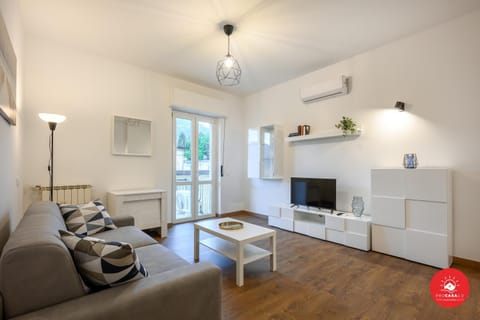 Communal lounge/ TV room, TV and multimedia, Living room, Seating area, Evening entertainment