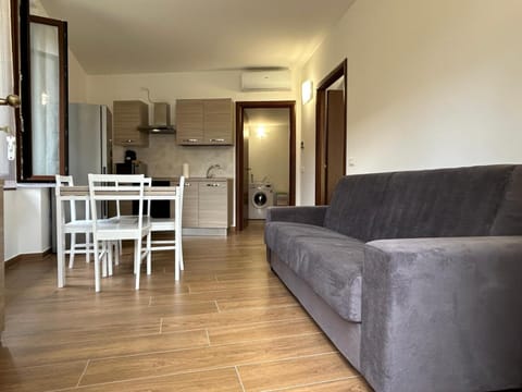 Kitchen or kitchenette, Living room, Seating area, Dining area, stove