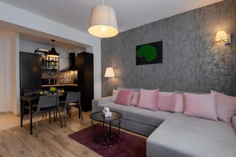 TV and multimedia, Kitchen or kitchenette, Living room, Seating area, Dining area