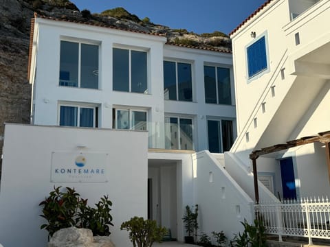 Property building, Day, Logo/Certificate/Sign