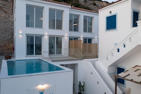 Property building, Day, Mountain view, Pool view, Swimming pool