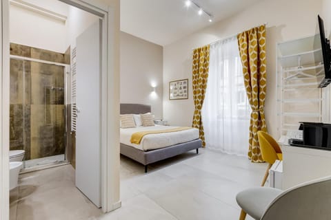 Bed, TV and multimedia, Photo of the whole room, Bedroom