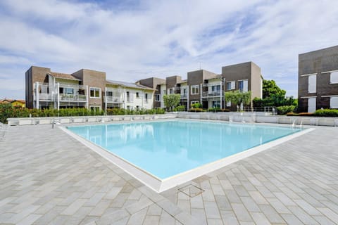 Property building, Garden view, Pool view, Swimming pool, sunbed
