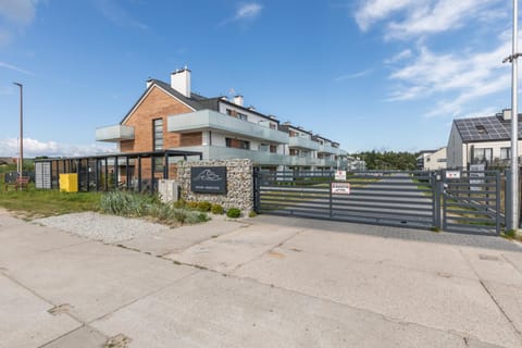 Property building, Off site, Day, Neighbourhood