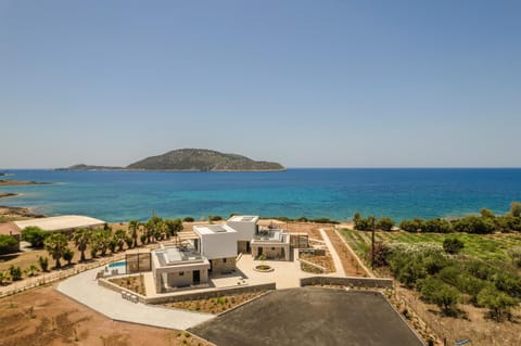 Property building, Facade/entrance, Parking