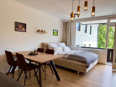 Bed, Photo of the whole room, Dining area