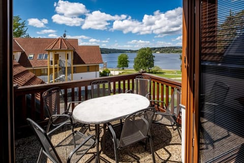 Property building, Day, Natural landscape, View (from property/room), Balcony/Terrace, Dining area, Lake view, River view
